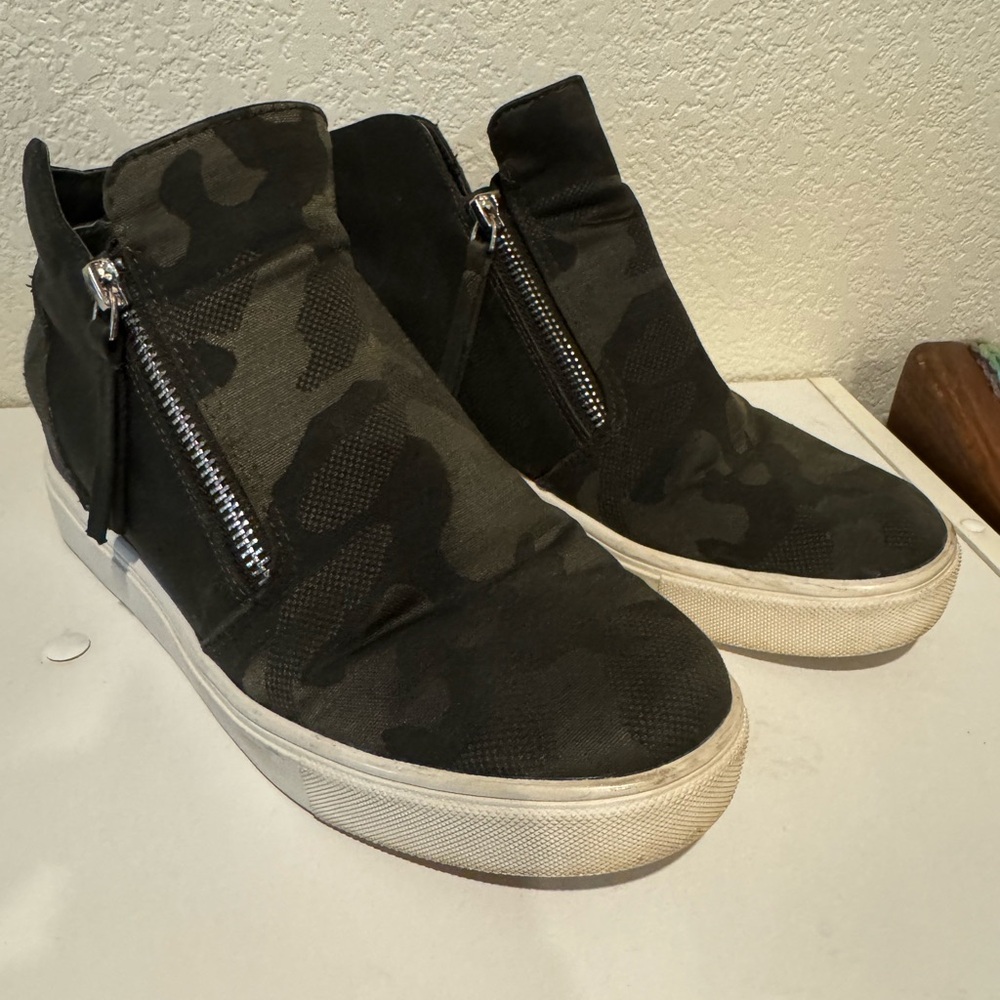 Steve Madden dark grey camo  High-Top Sneakers